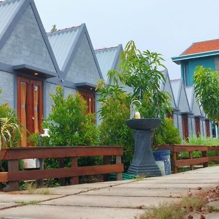 E2 Guest House カリムンジャワ エクステリア 写真